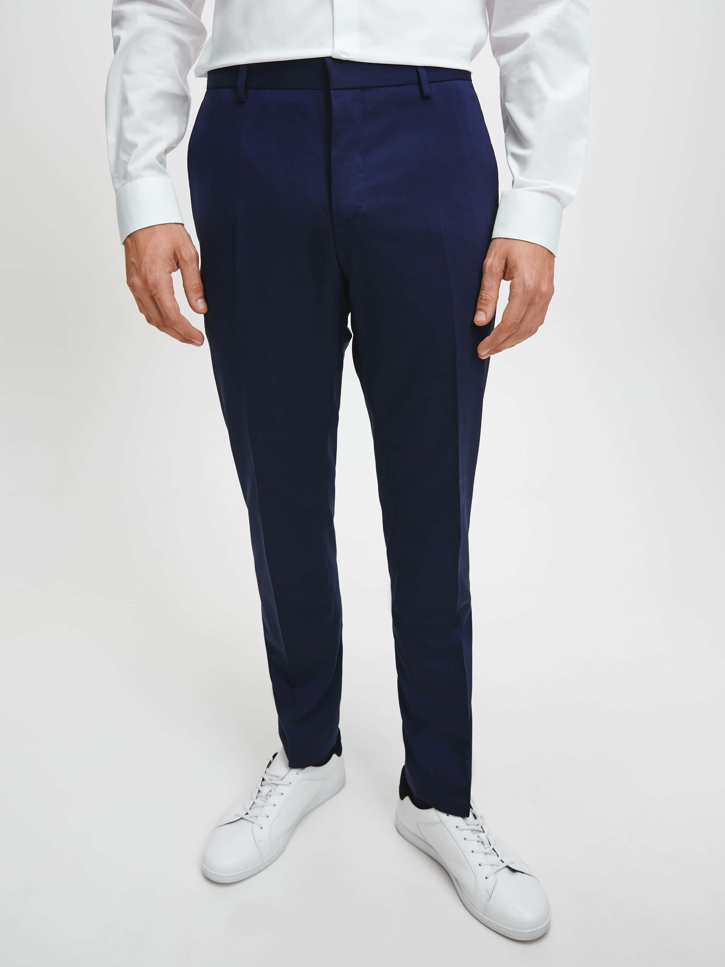 Cómo combinar pantalón azul marino? el pantalón chino
