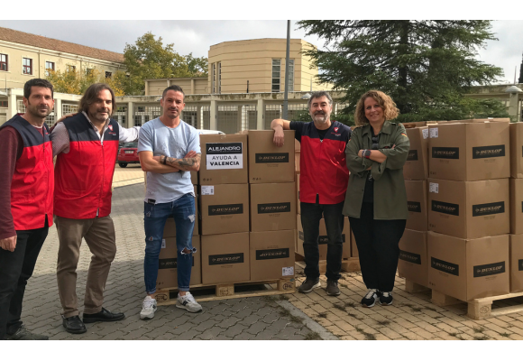 Alejandro Moda dona 400 botas de agua para apoyar a los afectados por la DANA en Valencia